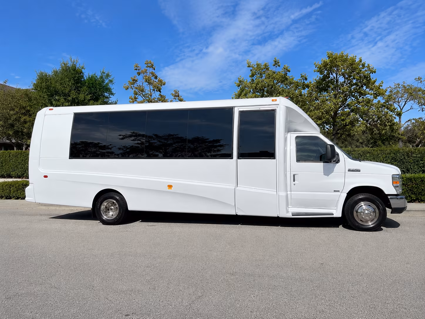 corporate airport transfer buses at idaho falls regional airport ida