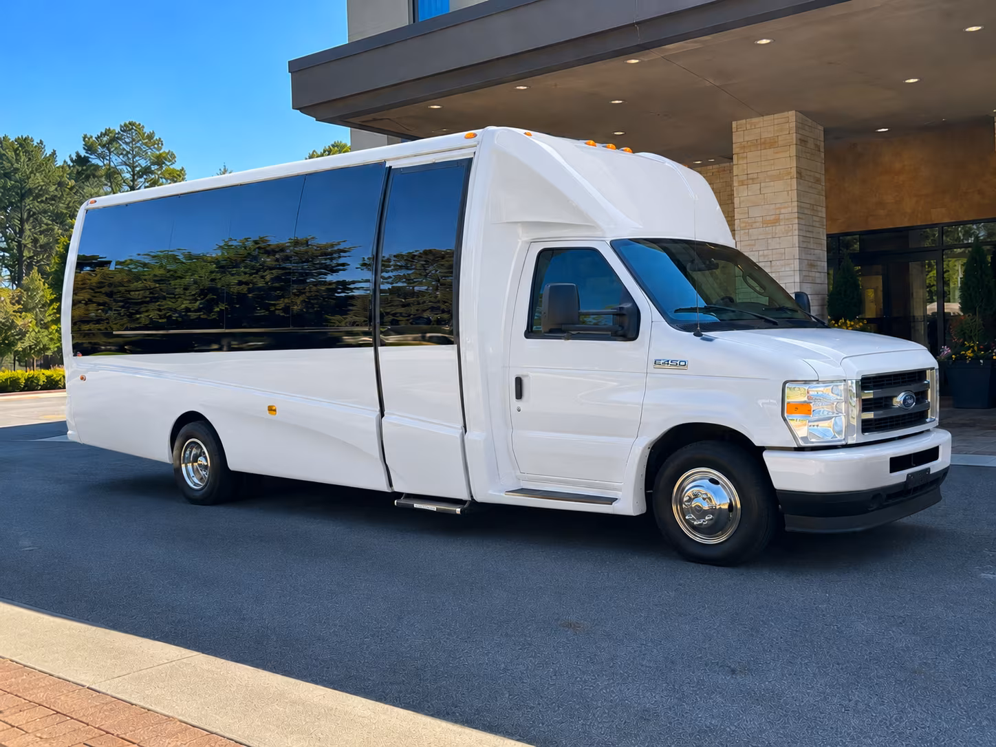 hotel to venue shuttle buses for multi day corporate retreats near idaho falls