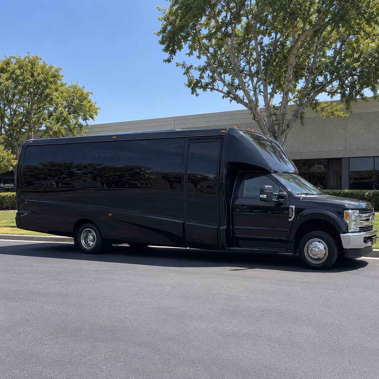 yellowstone national park island park party bus rental